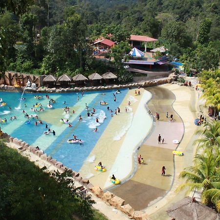 Caribbean Bay Resort @ Bukit Gambang Resort City Exterior foto