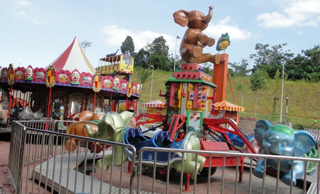 Caribbean Bay Resort @ Bukit Gambang Resort City Exterior foto