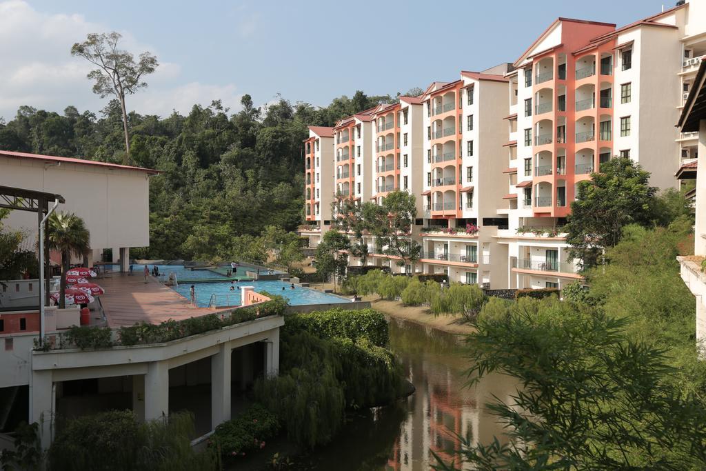 Caribbean Bay Resort @ Bukit Gambang Resort City Exterior foto