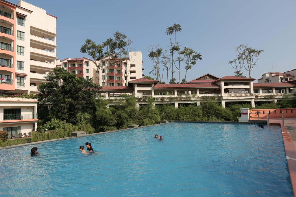 Caribbean Bay Resort @ Bukit Gambang Resort City Exterior foto