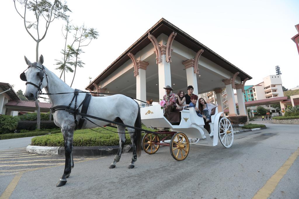 Caribbean Bay Resort @ Bukit Gambang Resort City Exterior foto